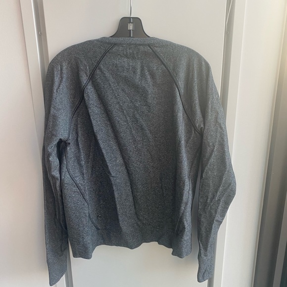 Lululemon long sleeve gray used condition sz unk - Picture 2 of 3